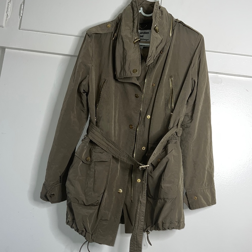 London fog coat size Small, color dark green